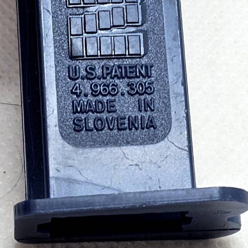 PEZ - Bugz - Crystal Collection - Beetle - Clear Crystal Head