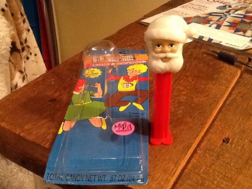 PEZ - Christmas - Misfits - Santa Claus - Tan Head, White Hat - D