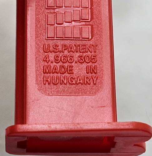 PEZ - Disney Classic - Goofy - Pink Face, Green Hat - D