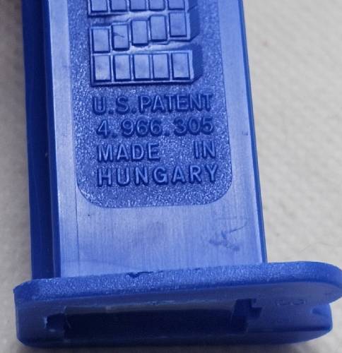 PEZ - Madagascar - Alex - With Line, Medium Brown Head, Yellow Snout