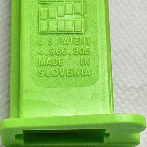 PEZ - Garfield - Serie B - Odie - tongue with dimple