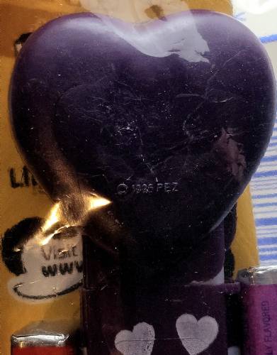 PEZ - Hearts - Valentine - Be Mine - Italic White on Dark Purple