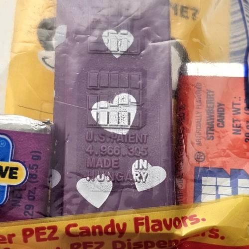 PEZ - Hearts - Valentine - Dream - Italic White on Dark Purple