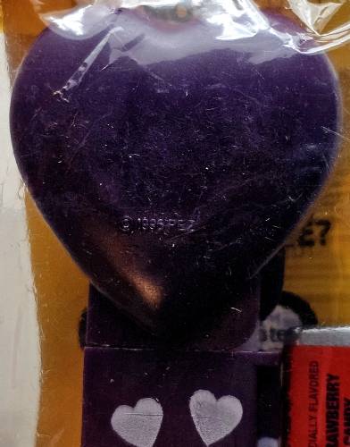 PEZ - Valentine - I ♥ U - Italic White on Dark Purple