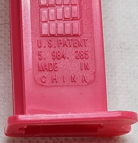 PEZ - Fullbody - Hello Kitty with Heart - White Kitty with pink bow and heart