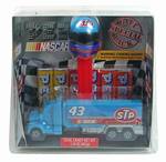 PEZ - Richard Petty / STP Hauler  