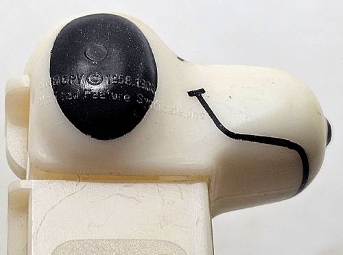 PEZ - Series A - Snoopy - Closed Eyes - A