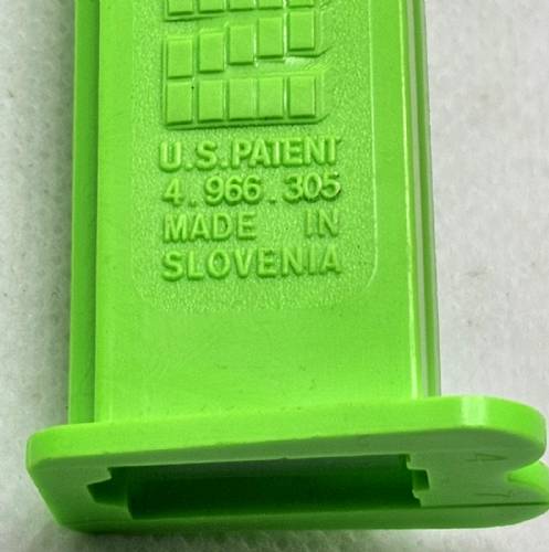 PEZ - Sourz - Sour Watermelon - Light Green Head w/o trademark