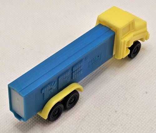 PEZ - Trucks - Series D - Cab #R2 - Yellow Cab - B