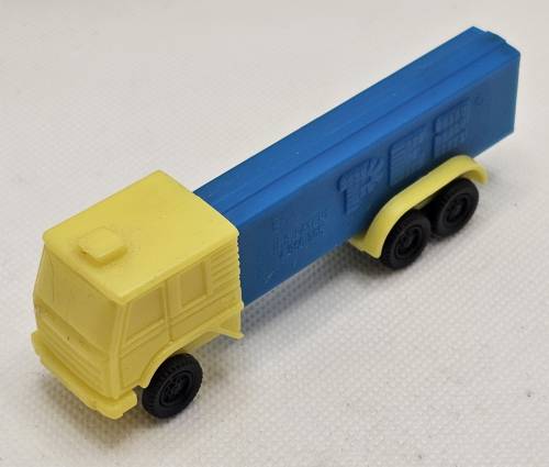 © Bryan Whalen PEZ - Trucks - Series D - Cab #R4 - Yellow Cab - B