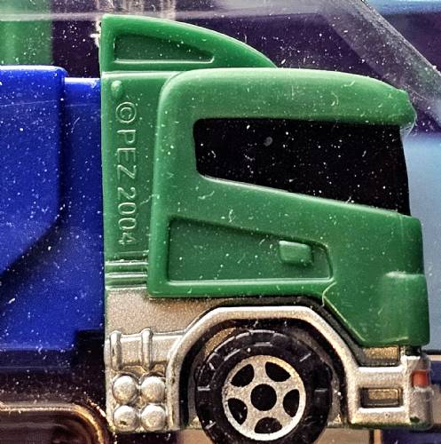 PEZ - Trucks - Transporter - Green cab, blue trailer
