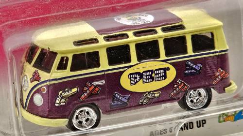 PEZ - Johnny Lightning - PEZ 50th Anniversary - '66 VW 21 Window Samba Bus