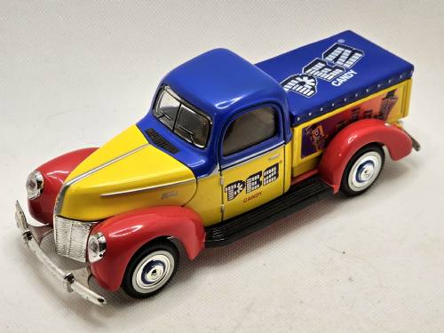 PEZ - Miscellaneous (Non-Dispenser) - 1940 Ford Truck