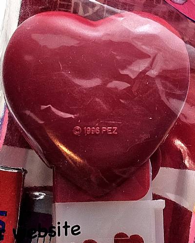 PEZ - Hearts - Valentine - Dream - Italic Black on Maroon
