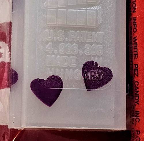 PEZ - Hearts - Valentine - XOXO - Italic White on Dark Purple