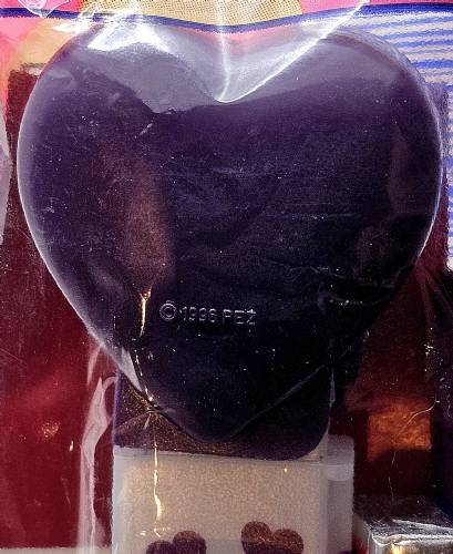 PEZ - Hearts - Valentine - XOXO - Italic White on Dark Purple