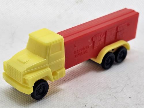 PEZ - Trucks - Series D - Cab #R1 - Yellow Cab - B