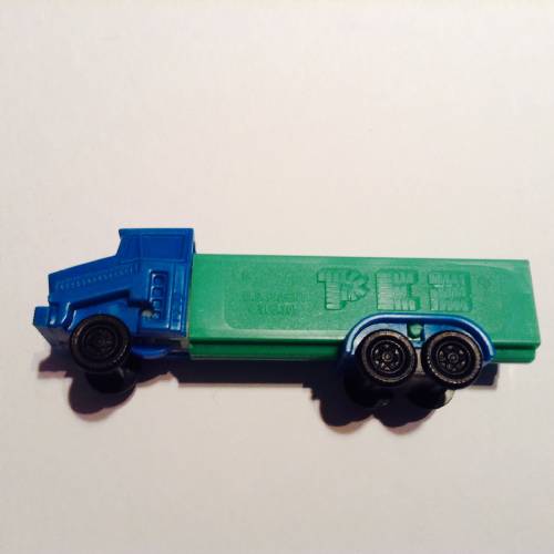 PEZ - Trucks - Series D - Cab #R2 - Blue Cab - B