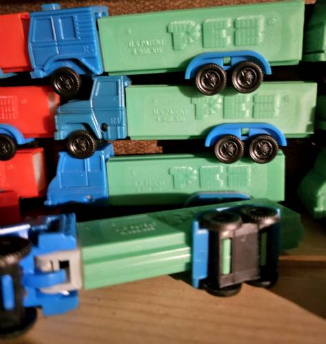 PEZ - Trucks - Series D - Cab #R2 - Blue Cab - B