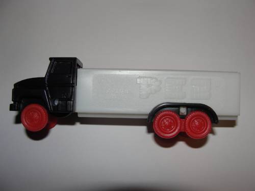 PEZ - Misfits - Joe's trucks - Cab #R1 - Black Cab, Red Wheels - B