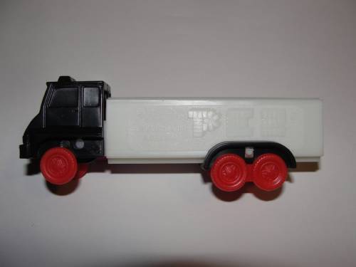 PEZ - Misfits - Joe's trucks - Cab #R3 - Black Cab, Red Wheels - B