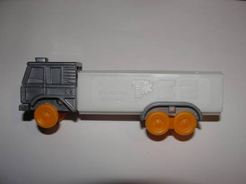 PEZ - Misfits - Joe's trucks - Cab #R4 - Silver Cab, Orange Wheels - B