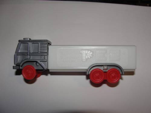 PEZ - Misfits - Joe's trucks - Cab #R4 - Silver Cab, Red Wheels - B