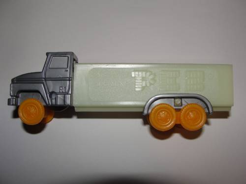 PEZ - Misfits - Joe's trucks - Cab #R1 - Silver Cab, Orange Wheels - B