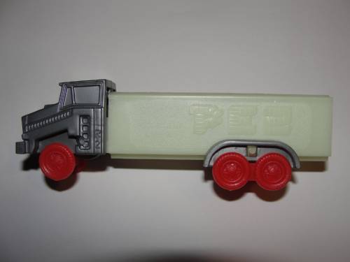 PEZ - Misfits - Joe's trucks - Cab #R2 - Silver Cab, Red Wheels - B