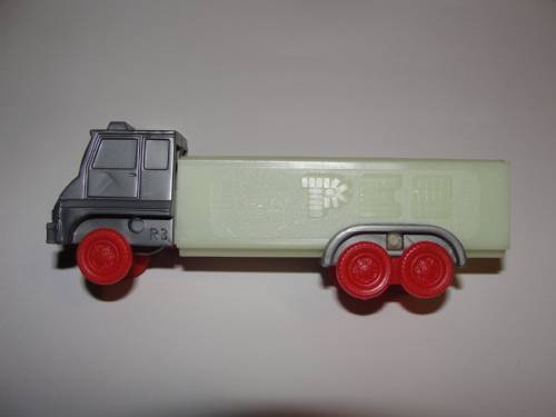 PEZ - Misfits - Joe's trucks - Cab #R3 - Silver Cab, Red Wheels - B