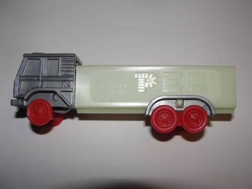 PEZ - Misfits - Joe's trucks - Cab #R4 - Silver Cab, Red Wheels - B