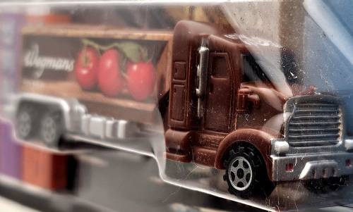 PEZ - Advertising Wegmans - Truck - Brown cab, tomatoes