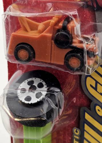 PEZ - Disney Movies - Cars - Magnetic Pull & Go - Mater - C