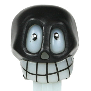 PEZ - Halloween - Skull - bad teeth - C
