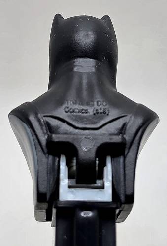 PEZ - Batman vs. Superman - DC - Batman - black hood - E