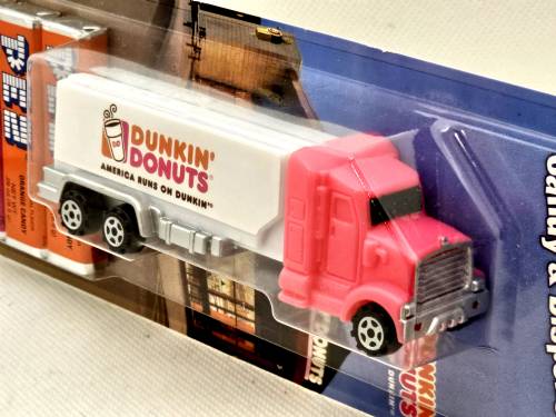 PEZ - Advertising Dunkin' Donuts - Truck - Pink cab