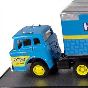 PEZ - Collectible Trucks - M2 Machines - Serie 1 - 1964 Ford C-950
