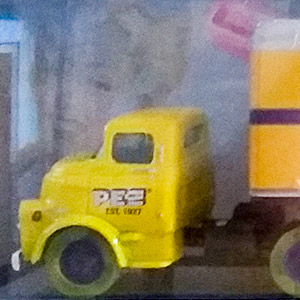 PEZ - Promo Trucks - M2 Trucks - Serie 1 - 1958 Dodge COE - Chase