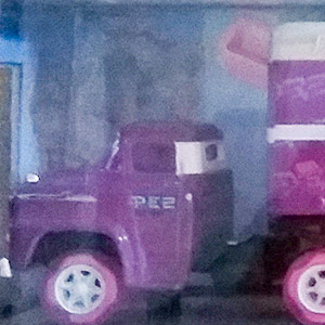 PEZ - M2 Trucks - Serie 2 - 1958 Chevrolet Spartan LCF - Chase