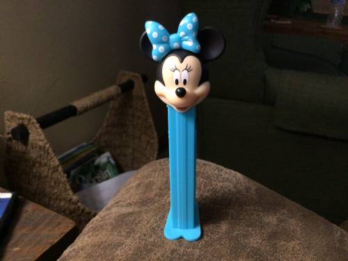PEZ - Mickey Mouse & Friends - Minnie Mouse - blue off bow white polka dots - F/K