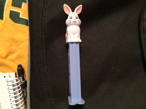 PEZ - Easter - Bunny - Sitting Full Body White, big eyes - I